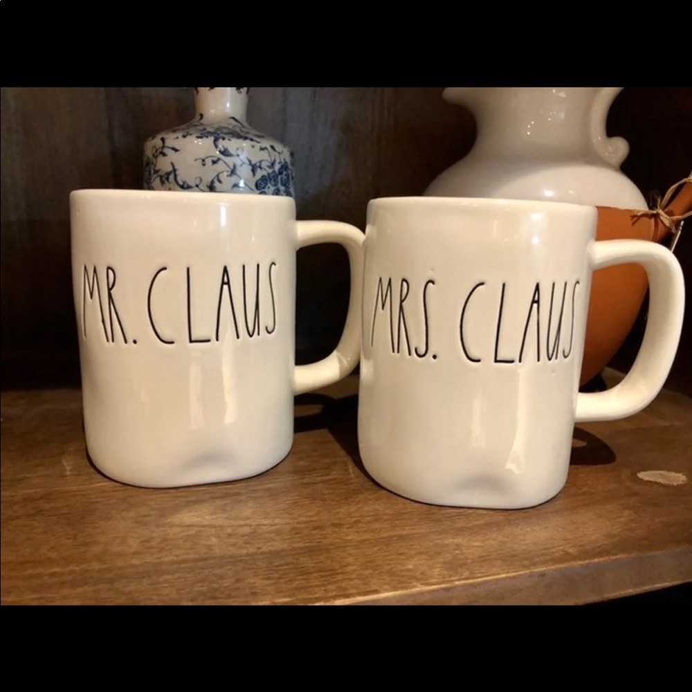 Rae Dunn Set of Christmas Mugs 🎅🏼 🎄 🤶🏼  🎁